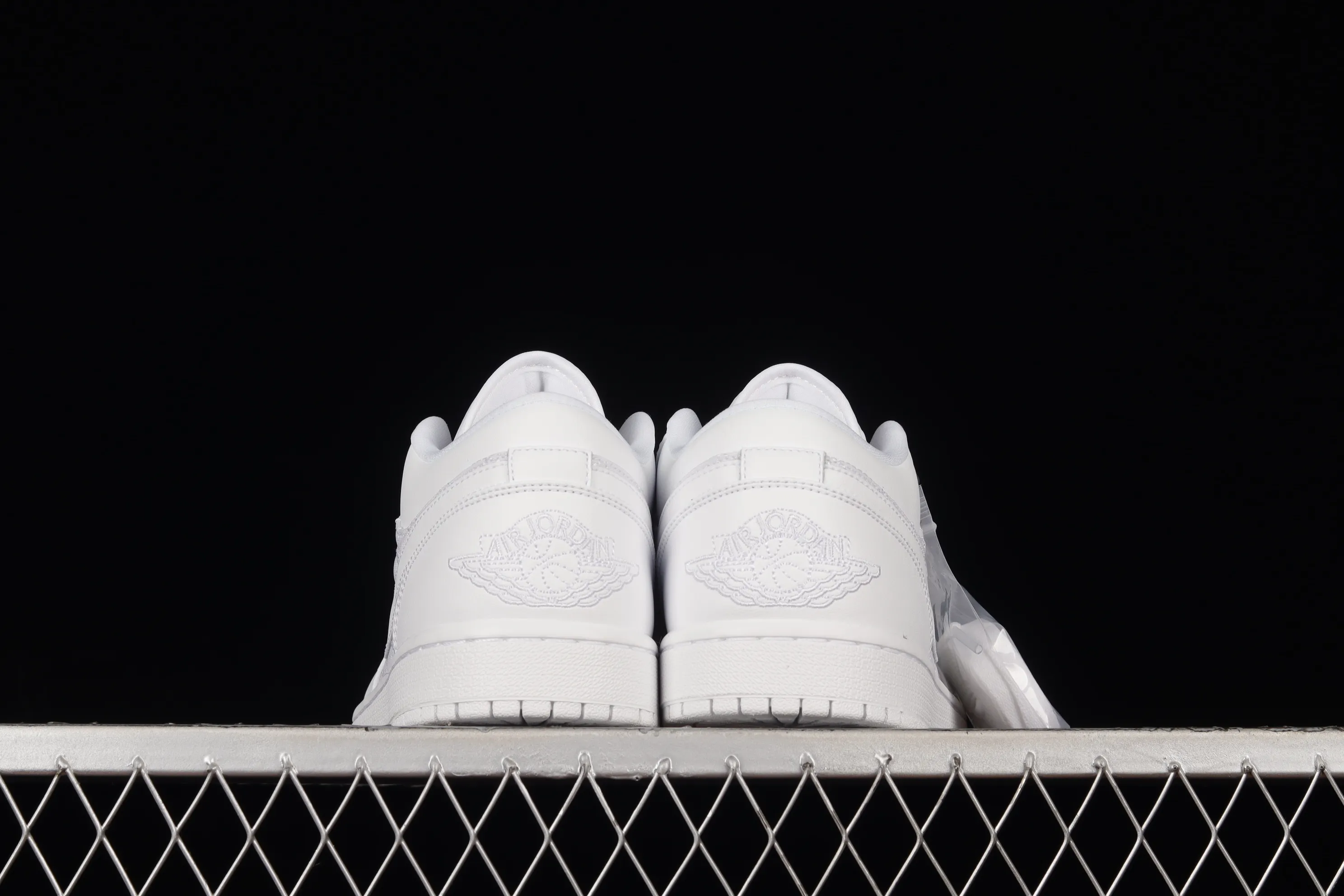 All categories Air Jordan Jordan series basketball shoes Air Jordan 1 Low Air Jordan 1 Low Quilted "Triple White" AJ1 Joe 1 all white low-top basketball shoes DB6480-100